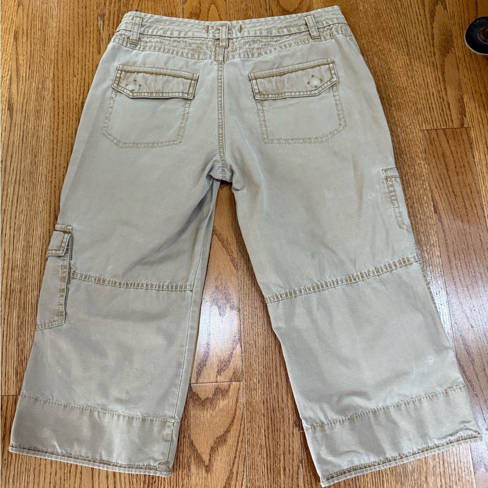 Eddie Bauer womans versatile tan cargo capris sz p4 washable pockets - Picture 2 of 7